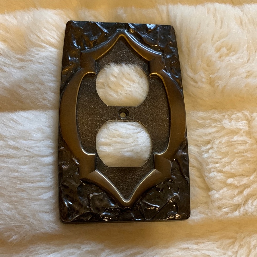 Vintage 70s 80s electric wall outlet plate cover